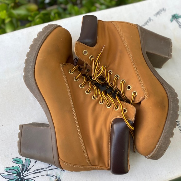 Large boots - Picture 2 of 4